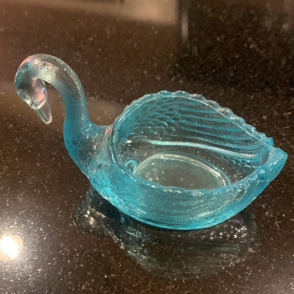 ❤️ FINAL❤️Beautiful teal pressed glass antique swan trinket holder - Picture 3 of 5